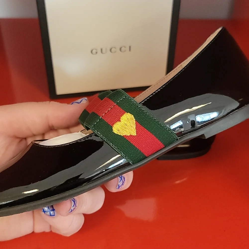 Gucci Shoes (Girls Size 30)